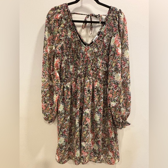 ARULA Dresses & Skirts - Arula Floral Long Sleeve Dress Open Back Size XL